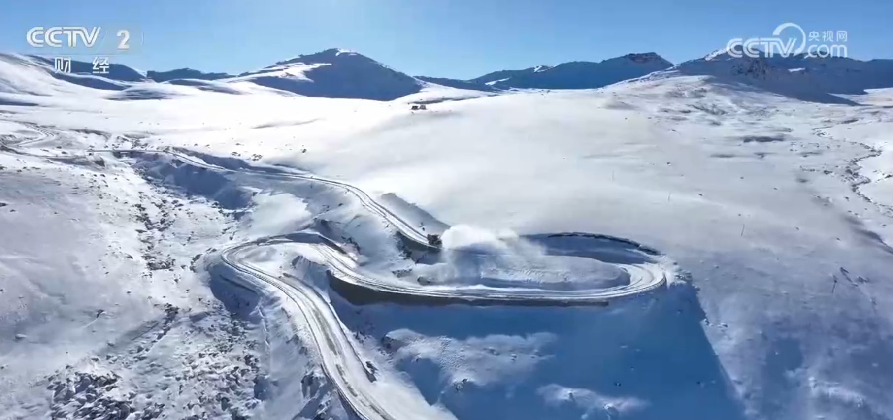 新疆阿勒泰阿禾公路全线打通恢复通车 绘就冰雪经济新“途”景